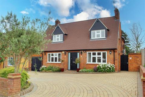 4 bedroom detached house for sale, Moffats Lane, Brookmans Park AL9