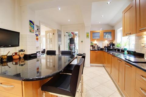 4 bedroom detached house for sale, Moffats Lane, Brookmans Park AL9