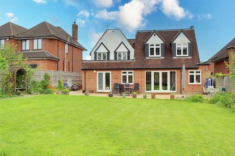 4 bedroom detached house for sale, Moffats Lane, Brookmans Park AL9