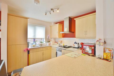 1 bedroom flat for sale, Lincoln Way, Slough