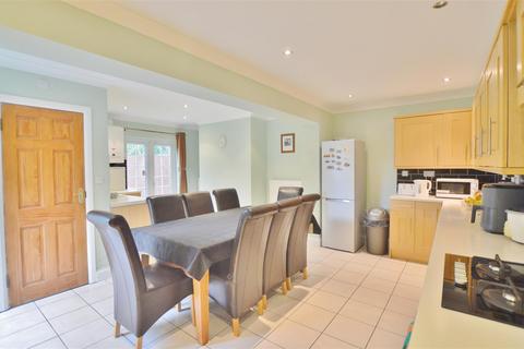 3 bedroom semi-detached house for sale, York Avenue, Slough