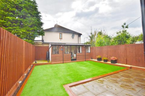 3 bedroom semi-detached house for sale, York Avenue, Slough