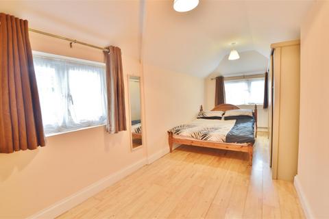 3 bedroom semi-detached house for sale, York Avenue, Slough