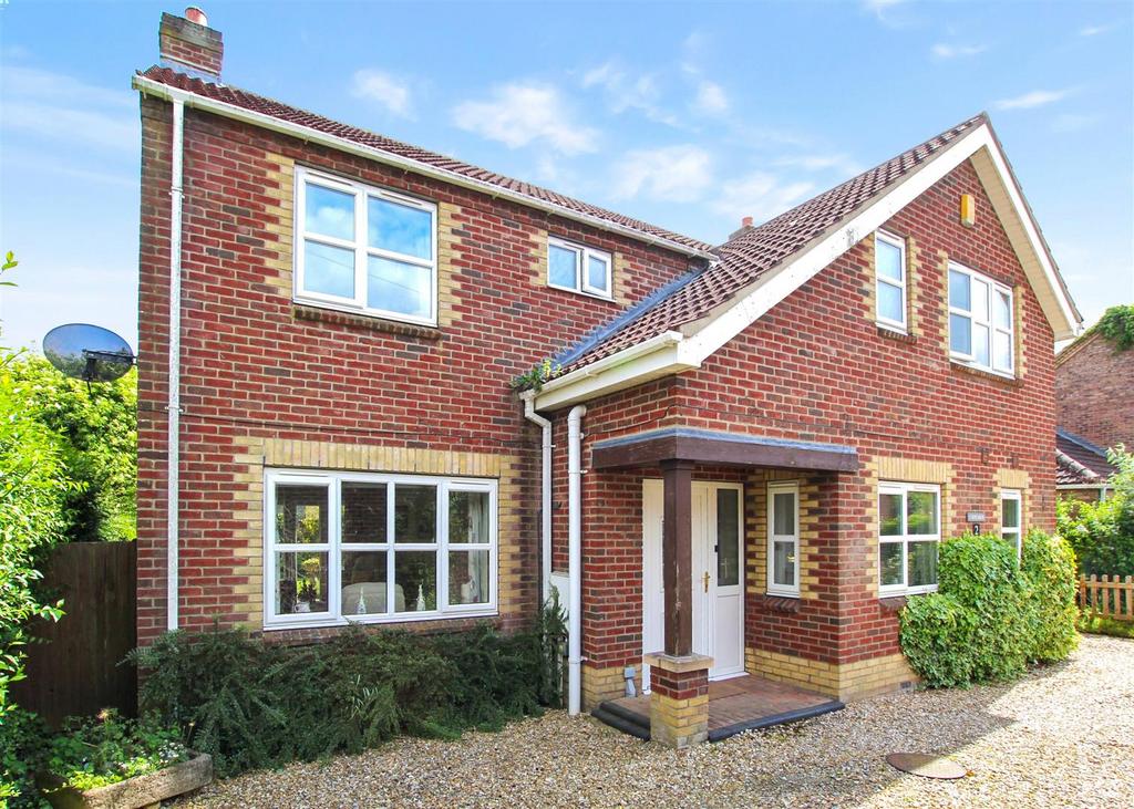 Gainsborough Road, Middle Rasen... 4 bed detached house for sale £270,000
