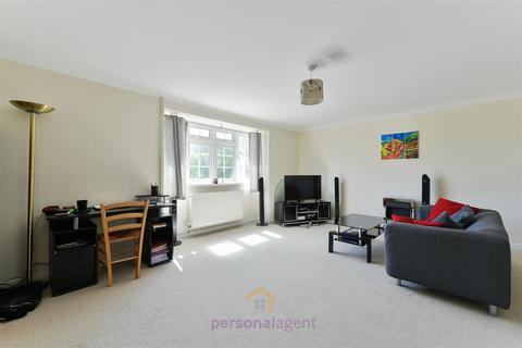 2 bedroom flat for sale, Chessington Road, Ewell Village