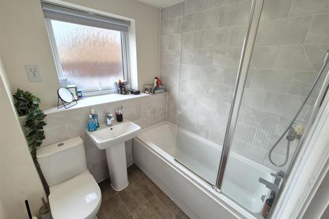 2 bedroom flat for sale, Tay Road, Leicester LE19