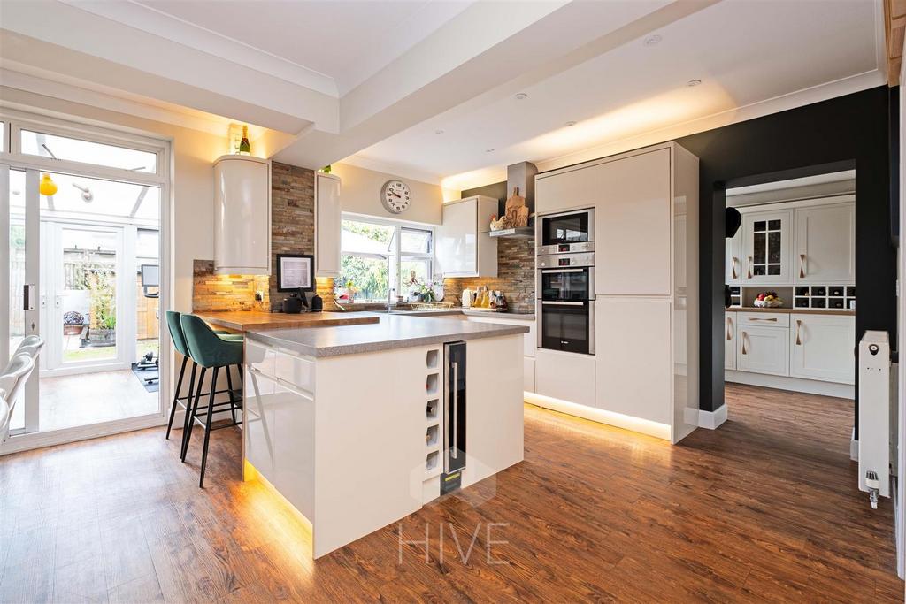 The Grove, Bournemouth BH9 4 bed detached house for sale £550,000