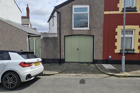 3 bedroom end of terrace house for sale, Chester Place, Grangetown, Cardiff