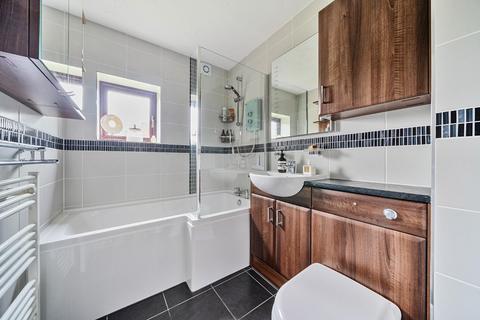 2 bedroom flat for sale, Hurst Road, Kennington, Ashford