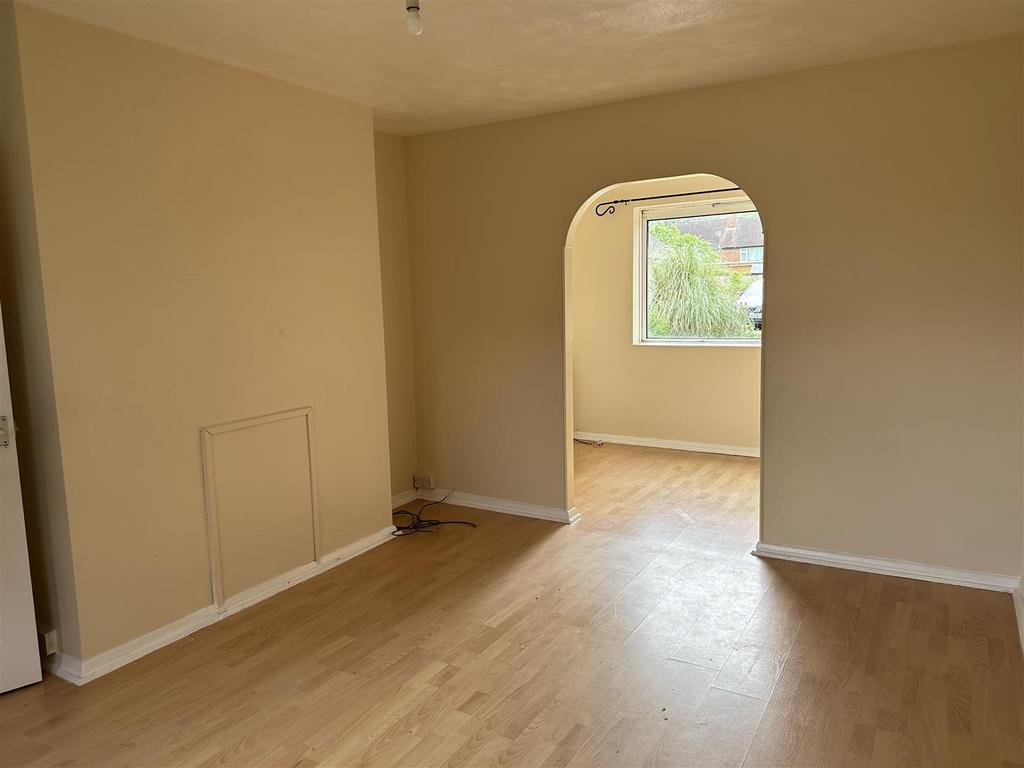Brabazon Road, Oadby 3 bed terraced house £250,000
