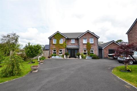 4 bedroom detached house for sale, Maesglasnant, Cwmffrwd