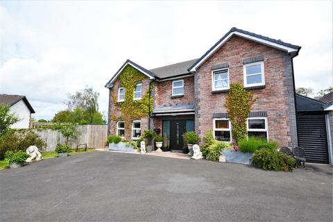 4 bedroom detached house for sale, Maesglasnant, Cwmffrwd