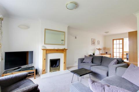 3 bedroom semi-detached house for sale, The Meads, Tring