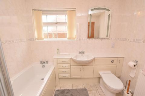 18 Bradley Road, Waltham, Grimsby, DN37 0XA