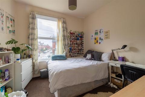 4 bedroom house to rent, Brudenell View, Hyde Park, Leeds