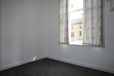 1 bedroom ground floor flat to rent, Howgate House, Wellington Road, Dewsbury
