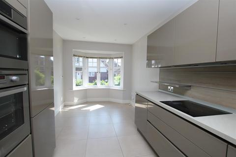 Westwood Farthings Walk, Horsham, RH12 1WR