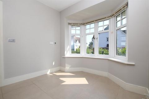 Westwood Farthings Walk, Horsham, RH12 1WR