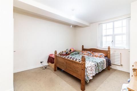 2 bedroom apartment for sale, Fosse Road North