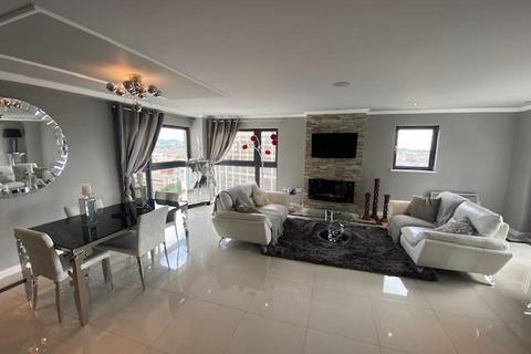 3 bedroom apartment to rent, Churchill Way