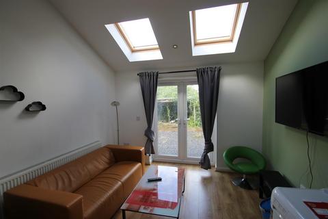 4 bedroom semi-detached house to rent, Pen Y Bryn Way, Cardiff
