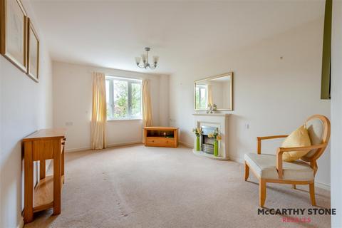 1 bedroom apartment for sale, Farringford Court, Avenue Road, Lymington, Hampshire, SO41 9PA