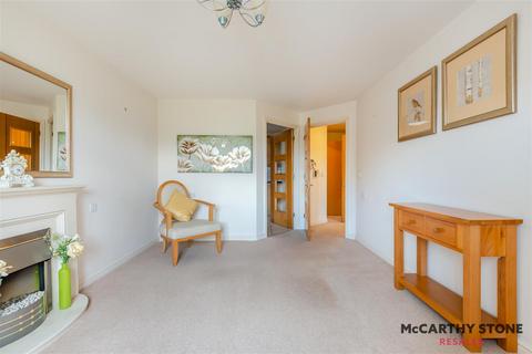 1 bedroom apartment for sale, Farringford Court, Avenue Road, Lymington, Hampshire, SO41 9PA