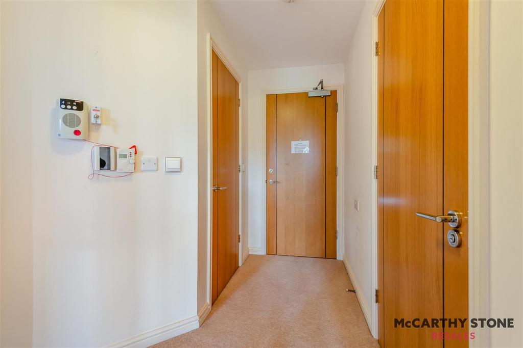 8597350-interior10.JPG