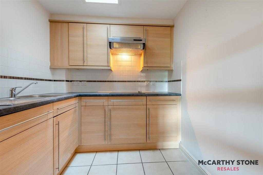 8597350-interior01.JPG