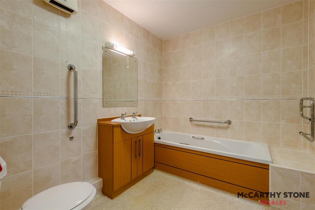 8597350-interior11.JPG