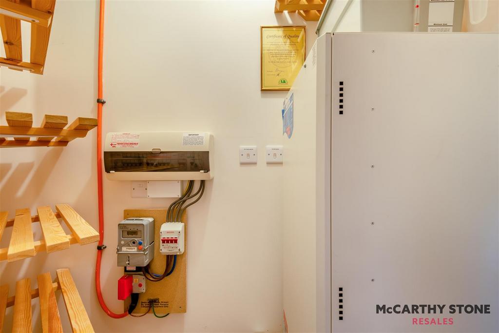 8597350-interior09.JPG