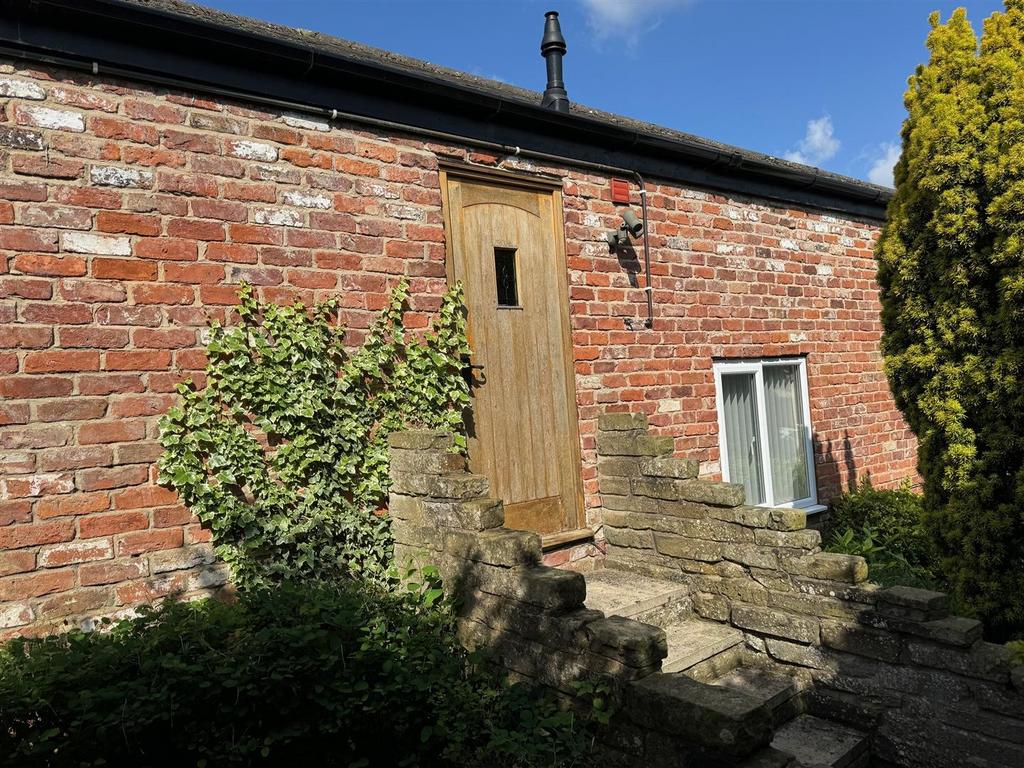 12 Easenby Close side.jpg