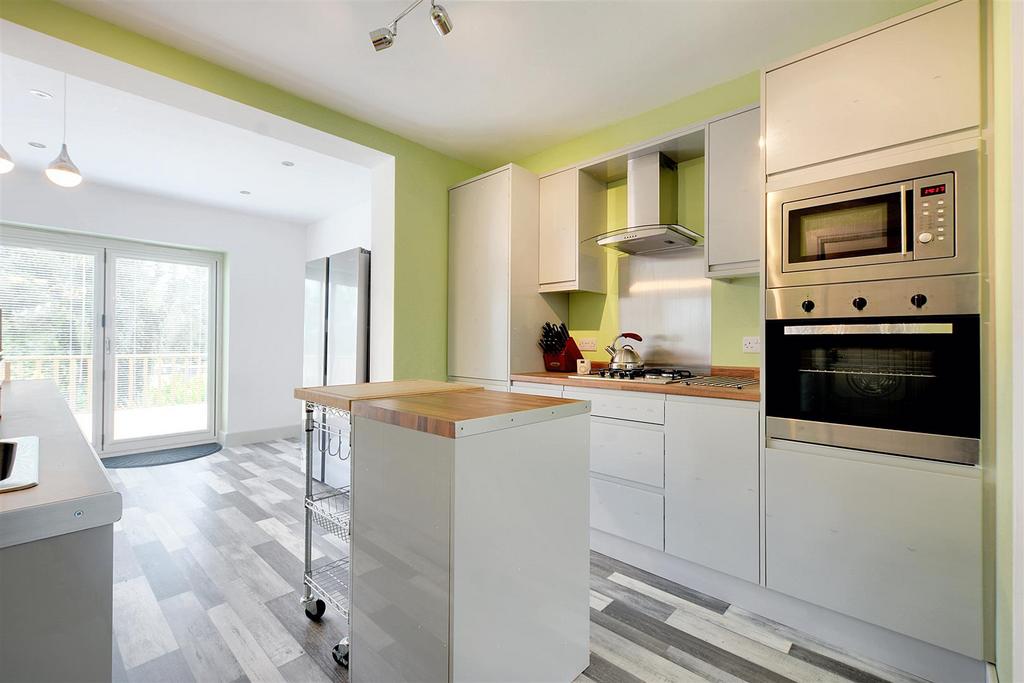 Kitchen 2.jpeg