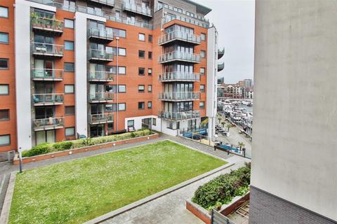 2 bedroom apartment for sale, Ocean Way, Southampton