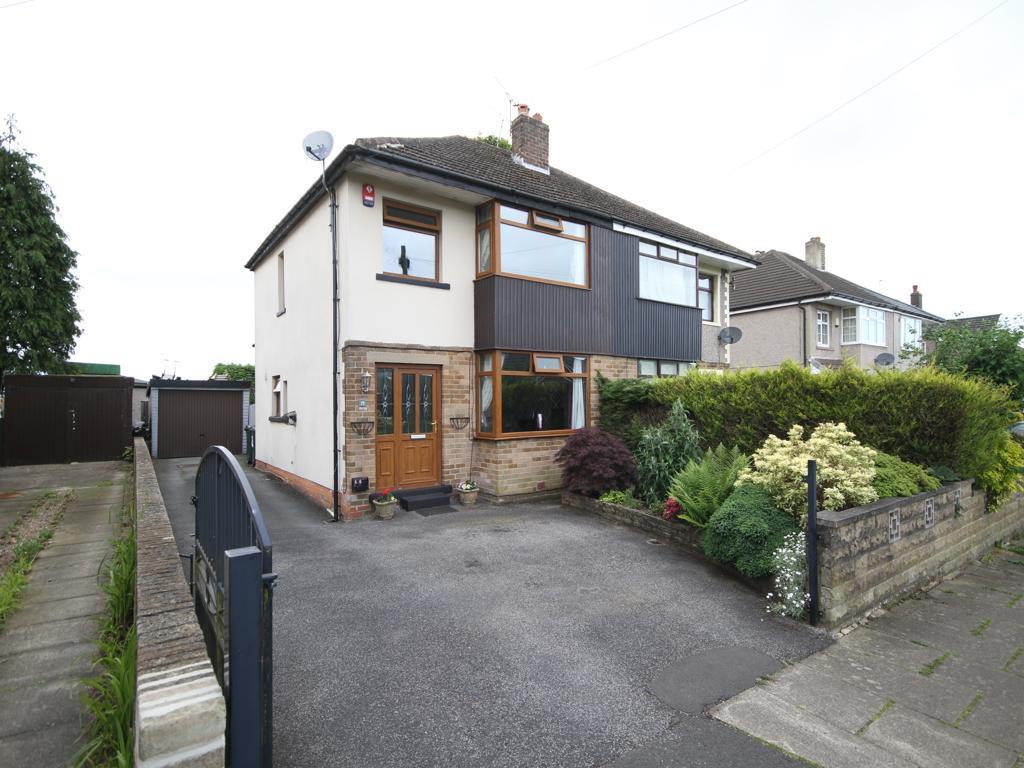 Willow Avenue, Wrose, Bradford 3 bed semidetached house for sale £