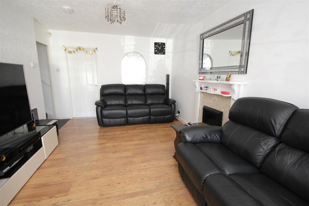 Stoneywood Road, Coventry 3 bed terraced house to rent £1,150 pcm (£