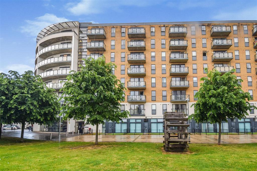 21, Durnsford Road, Wimbledon SW19 1 bed flat £1,500 pcm (£346 pw)