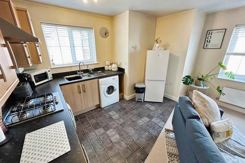2 bedroom apartment to rent, Manders Croft, Southam