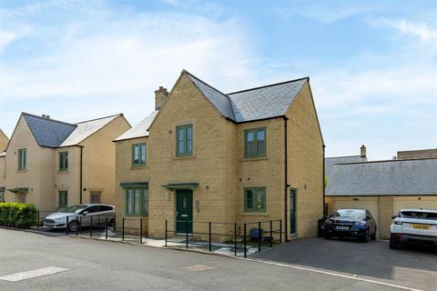 4 bedroom detached house to rent, Clappen Close | Cirencester