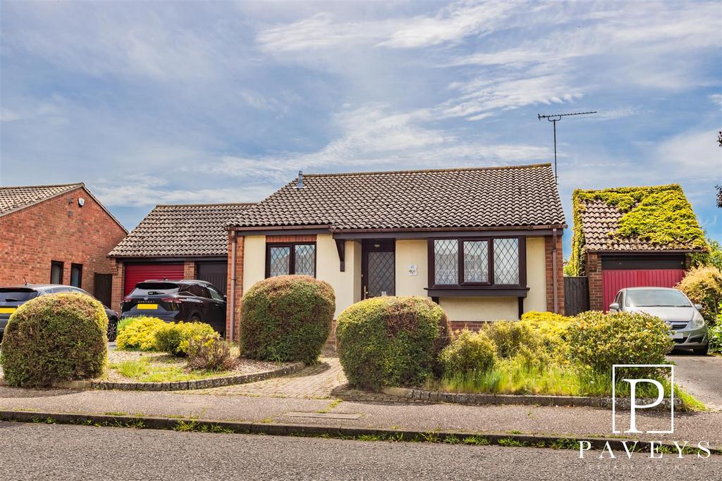 Stallards Crescent, Kirby Cross... 2 bed detached bungalow for sale £