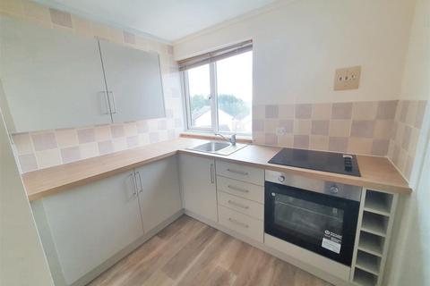 2 bedroom flat to rent, Carlyon Road, St Austell