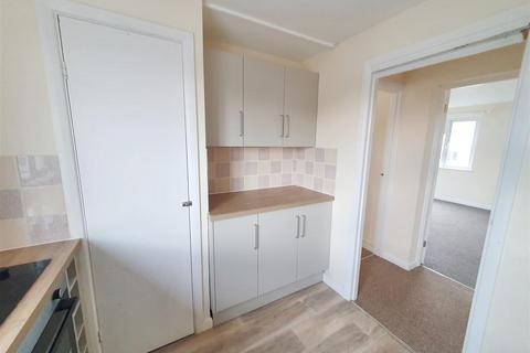 2 bedroom flat to rent, Carlyon Road, St Austell