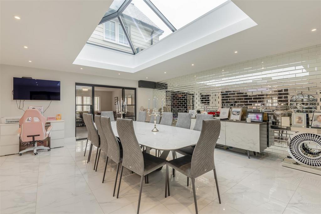 8601229-interior33.jpg