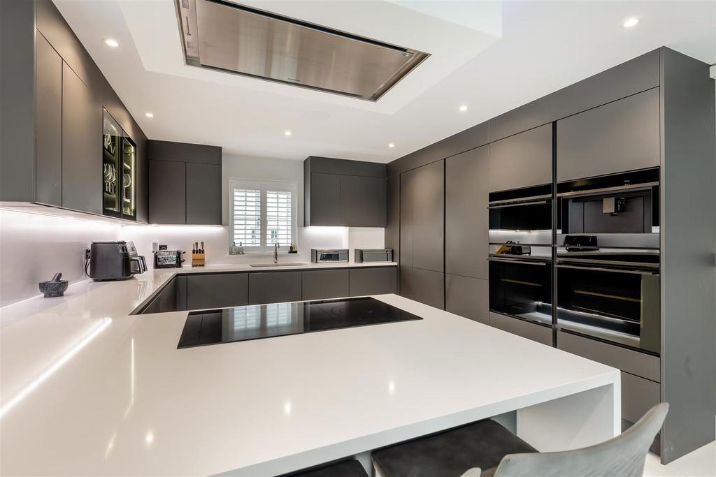 8601229-interior25.jpg