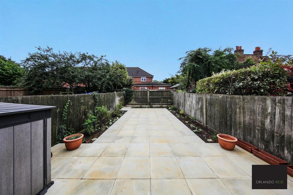 Graham Road, Mitcham 4 bed terraced house to rent £3,000 pcm (£692 pw)
