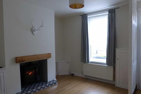 2 bedroom terraced house to rent, King Street, Glossop