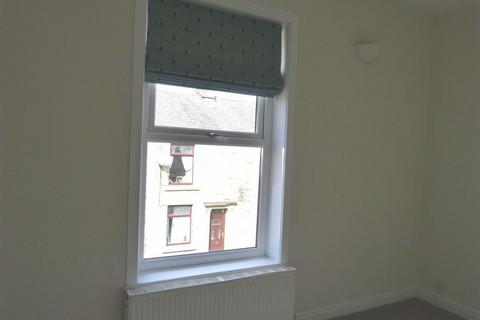 2 bedroom terraced house to rent, King Street, Glossop