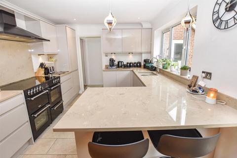 4 bedroom detached house for sale, Brent Avenue, South Woodham Ferrers