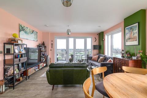 3 bedroom flat for sale, Rowland Road, London