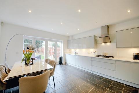 3 bedroom end of terrace house for sale, Azalea Close, Napsbury Park,